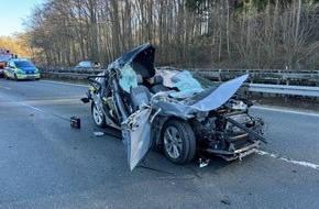 Feuerwehr Sprockhövel: FW-EN: Tragehilfe und Verkehrsunfall