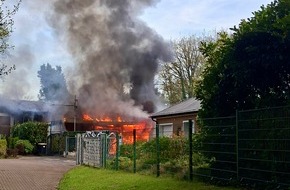 Freiwillige Feuerwehr H&uuml;nxe: FW H&uuml;nxe: Brand eines Carports - &Uuml;bergreifen der Flammen durch Feuerwehr verhindert