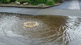 Feuerwehr Bottrop: FW-BOT: Erstmeldung: Hochwasserlage in Grafenwald nach nächtlichen Unwettern