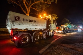 DB Schenker bringt 141-Tonnen-Zylinder mit Schiff, Lkw und Flugzeug von Berlin nach Kanada (FOTO)