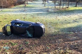 Polizeidirektion Landau: POL-PDLD: Büchelberg - PKW Fahrer verletzt sich leicht