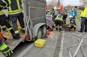 Freiwillige Feuerwehr Dülmen: FW Dülmen: Feuerwehr befreit verunfalltes Pferd