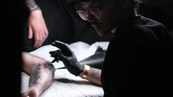 Inklabs GmbH: Tattoo als Kunstform: Wie Inklabs in Berlin Körperkunst neu definiert