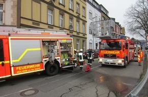 Feuerwehr Mülheim an der Ruhr: FW-MH: Anwohner melden Brandgeruch in einem Mehrfamilienhaus