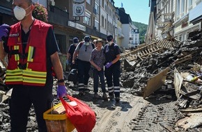 Aktion Deutschland Hilft e.V.: Hochwasser Deutschland: Nie da gewesene Spendenbereitschaft für die Betroffenen / Drei Monate nach der Katastrophe zieht das Bündnis "Aktion Deutschland Hilft" eine erste Bilanz