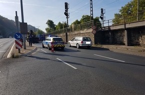 Polizeipräsidium Koblenz: POL-PPKO: Verkehrsunfall aufgrund einer Ölspur