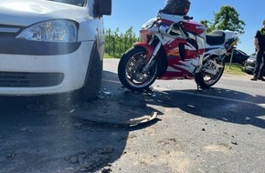 Polizeiinspektion Stade: POL-STD: Motorradfahrer bei Unfall im Alten Land schwer verletzt