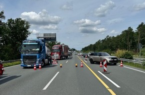 Feuerwehr Helmstedt: FW Helmstedt: Unfall mit Motorrad - Erneut Probleme mit Rettungsgasse