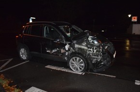 Kreispolizeibehörde Herford: POL-HF: Alkoholisiert gegen Anhänger- Fahrer ohne Fahrerlaubnis