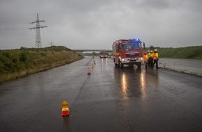 Feuerwehr Heiligenhaus: FW-Heiligenhaus: Busunfall und andere Katastrophen (Meldung 24/2017)