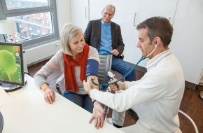 Deutscher Verkehrssicherheitsrat e.V.: Neue Führerscheine: Umtausch nach 15 Jahren / DVR empfiehlt freiwillige Gesundheitschecks für Senioren (BILD)