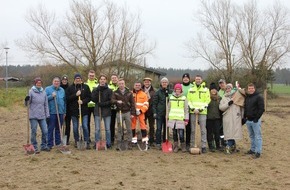 Erdgas Südwest: Presseinformation: Neue Obstbäume für Flora und Fauna: Erdgas Südwest organisiert Pflanzaktion in Waghäusel