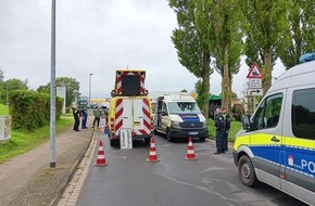 Polizeiinspektion Neubrandenburg: POL-NB: Stau im Industrieviertel - Schwerlaster mit Hydraulikproblemen