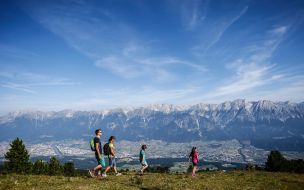 TVB Region Hall-Wattens: Kugelspaß, Zirbenzauber und Wandern ohne Ballast: Ein unvergesslicher Bergsommer im Herzen Tirols - BILD