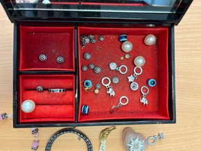POL-UN: Bergkamen - Eigent&uuml;mer von sichergestelltem Schmuck gesucht