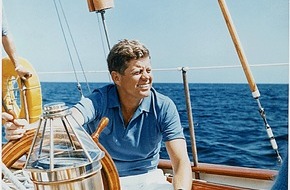 Kabel Eins Doku: "Happy Birthday, Mr. President" kabel eins Doku zeigt zum 100. Geburtstag von John F. Kennedy am 29. Mai zwölf Stunden Sonderprogramm