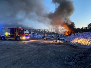 FW-RE: Brand in einem leerstehendem Gebäudekomplex in Recklinghausen - keine Verletzten