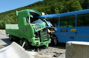 Touring Club Schweiz/Suisse/Svizzero - TCS: Crash test del TCS sui bus: allacciarsi è un dovere!