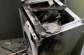 Feuerwehr Oberhausen: FW-OB: Kellerfeuer auf der Eberstraße und eine brennende Gartenlaube