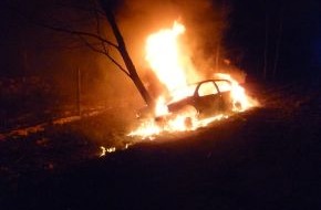 Polizeiinspektion Harburg: POL-WL: Pkw brannte aus ++ Rosengarten/Tötensen - Lkw-Fahrer flüchtet nach Zusammenstoß ++ Seevetal/Meckelfeld / Stelle - Radkappen geklaut