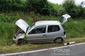 Polizeipräsidium Westpfalz: POL-PPWP: Wegen Nässe von der Fahrbahn abgekommen
