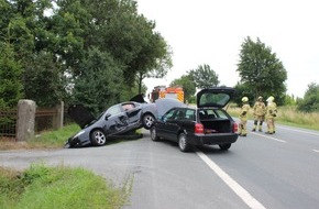 Polizei Paderborn: POL-PB: Beim Abbiegen überholt - Zwei Verletzte