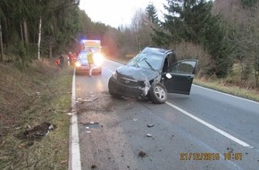 Polizeiinspektion Hameln-Pyrmont/Holzminden: POL-HOL: Landesstraße 549 - Boffzen Richtung Neuhaus:
Von Fahrbahn abgekommen und umgekippt
- Fahrzeug Totalschaden / Fahrer unverletzt -