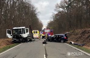 Polizeipräsidium Westpfalz: POL-PPWP: ++ KORREKTUR ++ Unfall zwischen Einsiedlerhof und Vogelweh