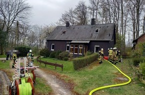 Feuerwehr Herdecke: FW-EN: Feuerwehr Herdecke bei Wohnungsbrand im Einsatz - Rauchmelder zeigen Wirkung - Enorme Ru&szlig;ausbreitung im Geb&auml;ude durch Schwelbrand