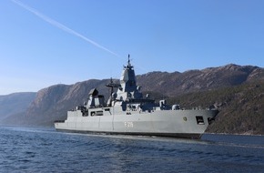 Presse- und Informationszentrum Marine: Fregatte "Sachsen" l&auml;uft zum NATO-Einsatz aus