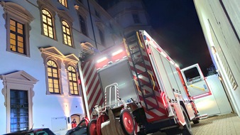 Freiwillige Feuerwehr Celle: FW Celle: Rauchentwicklung im Celler Schloss -Einsatz im Kellergewölbe