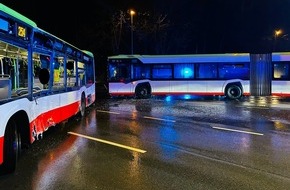 Feuerwehr Gladbeck: FW-GLA: Busse kollidieren im Kreuzungsbereich, mehrere verletzte Personen (MANV 5)