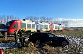 Bundespolizeiinspektion Flensburg: BPOL-FL: Heide - PKW kollidiert mit Zug der Nordbahn