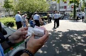 Polizei Düsseldorf: POL-D: Bekämpfung der Drogenkriminalität - Polizei, Stadt und Rheinbahn zusammen im Einsatz - Fotos beigefügt