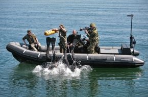 Presse- und Informationszentrum Marine: Explosives Expertentreffen - Minentaucher aus neun Nationen üben gemeinsam in Eckernförde (mit Bild)