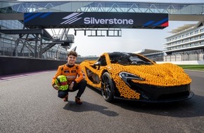 LEGO GmbH: Lando Norris fährt Silverstone-Rekord im McLaren P1 Supersportwagen komplett aus LEGO Steinen