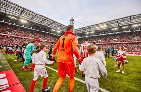 DEVK Versicherungen: Partner des Tages: DEVK verschenkt Trikots an Fans des 1. FC Köln