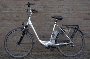 Polizeiinspektion Wilhelmshaven/Friesland: POL-WHV: Eigentümer gesucht - Polizei stellt Fahrrad in Jever sicher