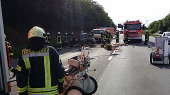 Feuerwehr Kaarst: FW-NE: Zwei Verletzte bei einem Verkehrsunfall auf der BAB 52