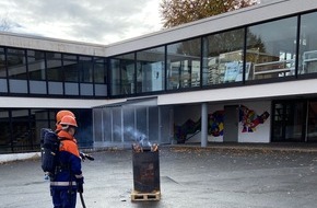 Feuerwehr Beverungen: FW Beverungen: 24 Stunden im Leben eines Berufsfeuerwehrmannes/Jugendfeuerwehr Beverungen absolviert erfolgreich Berufsfeuerwehrtag