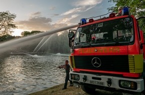 Feuerwehr Bochum: FW-BO: 2,2 Mio. Liter Frischwasser für Teiche und Bäume und mehr als 1.200 Einsatzstunden - Zwischenbilanz der Feuerwehr Bochum nach 2 Wochen Hitzeeinsätze