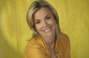 ZDF: Best of "Blond nachgefragt" mit Constanze Polaschek: ZDF-Magazin "hallo deutschland" feiert fünften Geburtstag der Rubrik mit Street Credibility (FOTO)