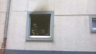 Feuerwehr Gelsenkirchen: FW-GE: 2 parallele Brandeinsätze in Gelsenkirchen Schalke und Altstadt