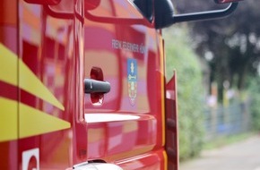 Freiwillige Feuerwehr Hünxe: FW Hünxe: Kind in Pkw eingeschlossen