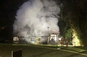 Feuerwehr Velbert: FW-Velbert: Vereinsheim brennt nieder