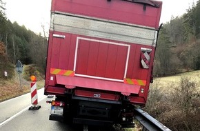 Polizeipräsidium Westpfalz: POL-PPWP: Lkw mit Kran geborgen