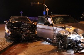 Kreispolizeibehörde Herford: POL-HF: Verkehrsunfall im Kreuzungsbereich - Vier Personen leicht verletzt