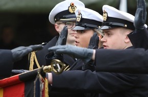 Presse- und Informationszentrum Marine: Vereidigung und Feierliches Gelöbnis am Gründungstag der Bundeswehr in Plön
