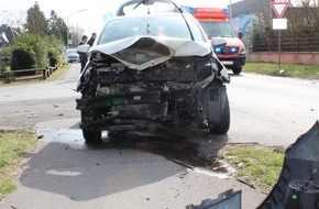 Polizei Minden-Lübbecke: POL-MI: Vekehrsunfall fordert zwei Schwerletzte