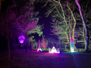 SPO leuchtet - Licht trifft Lyrik und Biikebrennen in St. Peter-Ording